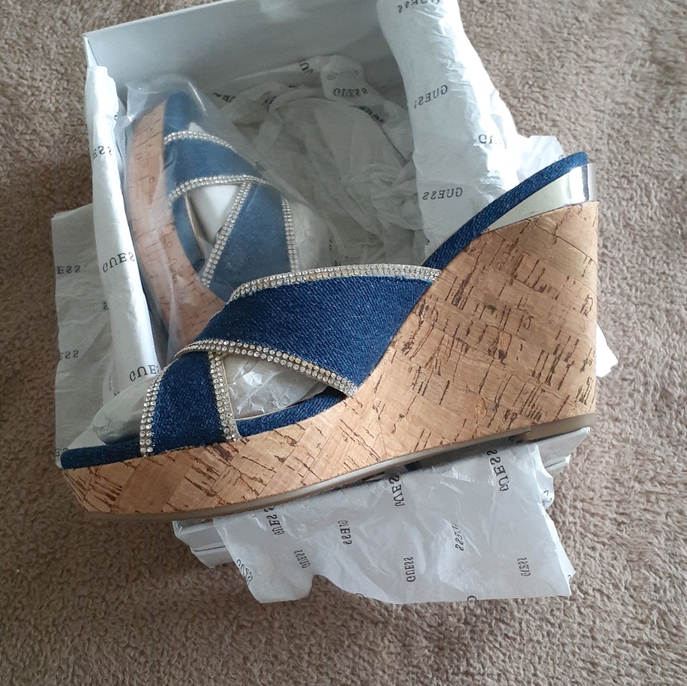 Guess size 7.5 M Wedge